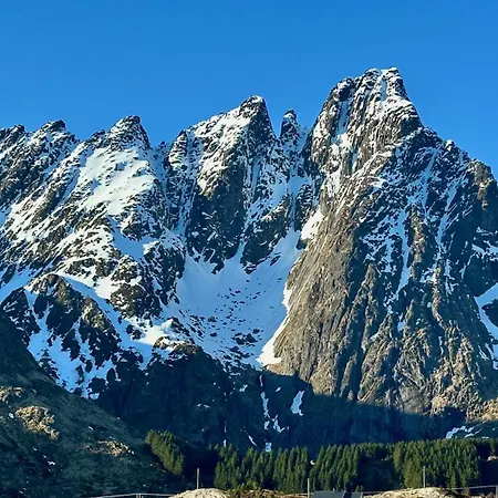 Dağ evi Nonstinden View Lofoten Ballstad